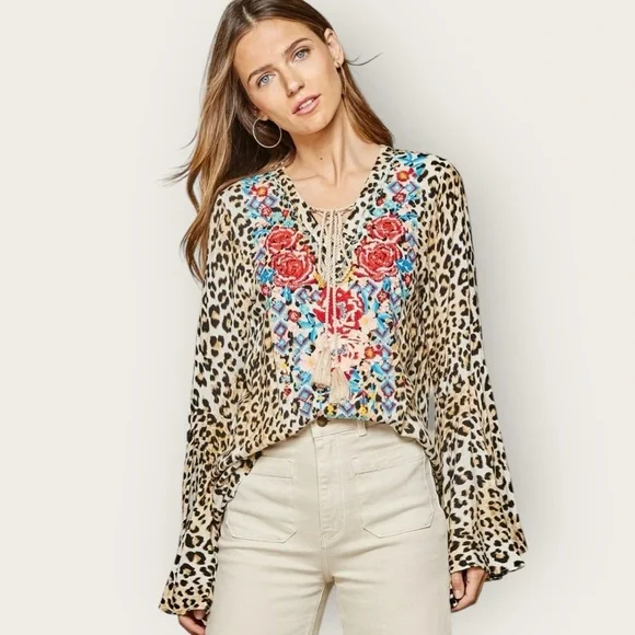 Savanna Jane Floral Embroidered Leopard Print Bell Sleeve Blouse Size Medium - Picture 15 of 15